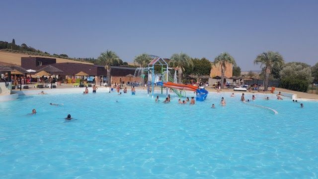 Swimming pool and multipurpose center Essence